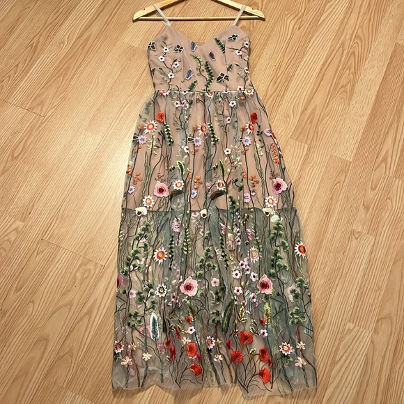 Hand made lace dress - Picture 4 of 6